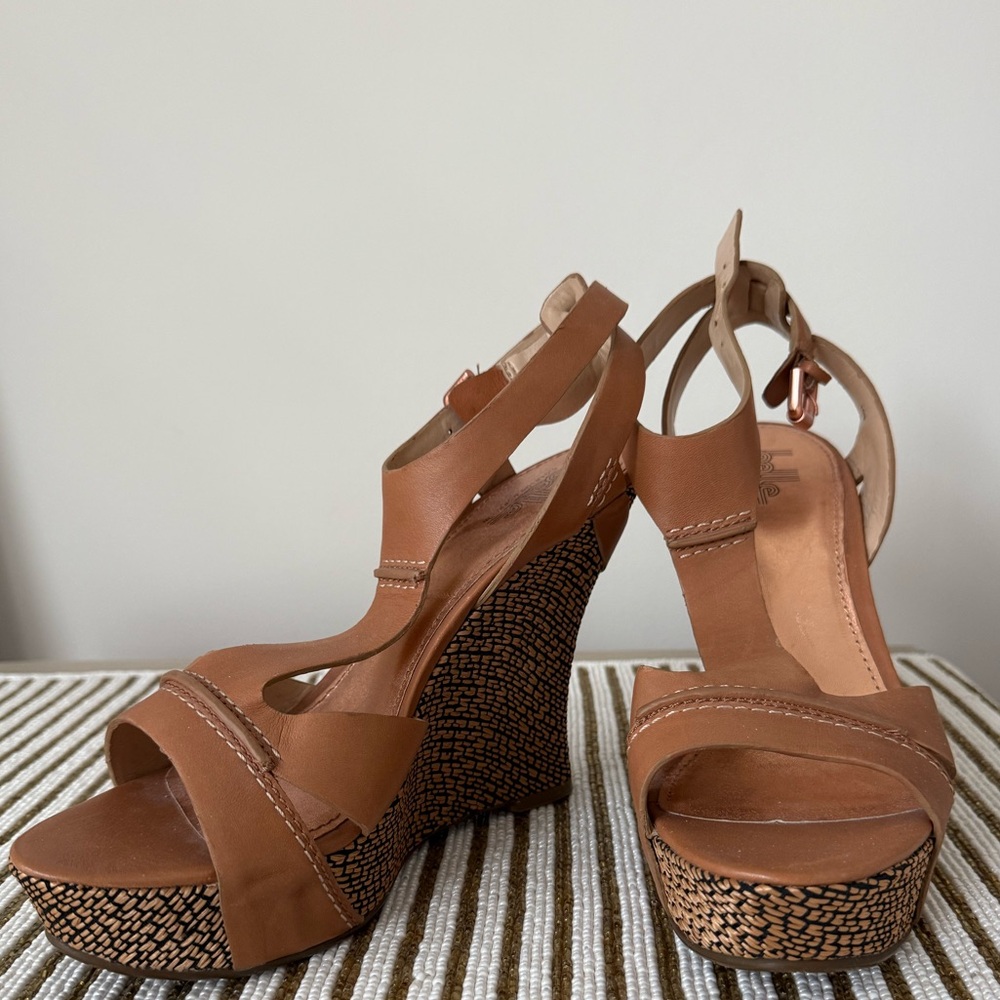 Women’s sandals
Never worn- new
